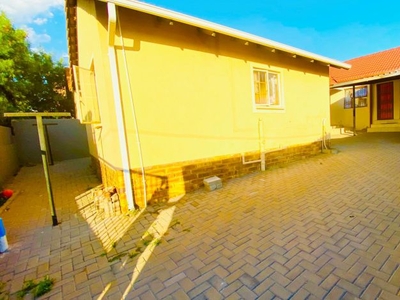 6 Bedroom house sold in Cosmo City, Roodepoort