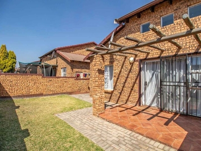 Family-Friendly Living in Roodepoort: Perfect for Kids & Pets