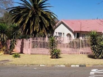 House For Sale In Linmeyer, Johannesburg