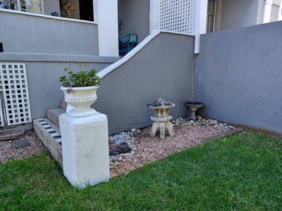 MUST SEE APARTMENT IN ESSENWOOD - R1.650.000-00