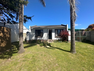 SPACIOUS ONE BEDROOM WITH GARDEN AND OUTSIDE BRAAI FOR SALE IN PORT ELIZABETH