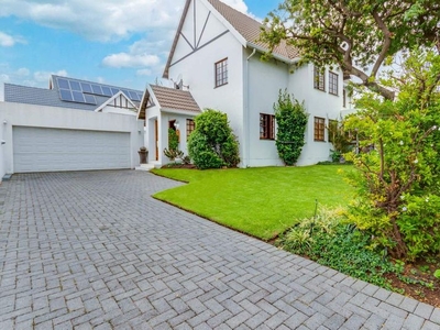 Stunning Family Home in Kyalami Manor - Perfect for Comfortable Living