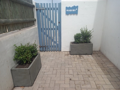 1 Bedroom Flat To Let in Paternoster