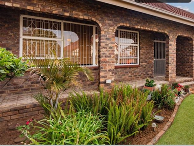 4 BEDROOM HOUSE FOR SALE BY OWNER IN EDLEEN ENCLOSURE