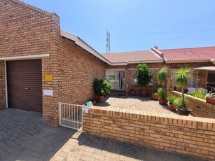 2 Bedroom Retirement Unit For Sale in Minerva Gardens - 80 Gerrit Schouten 80 Gerrit Schouten