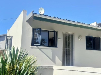 1 Bedroom bachelor apartment to rent in Pinelands, Pinetown