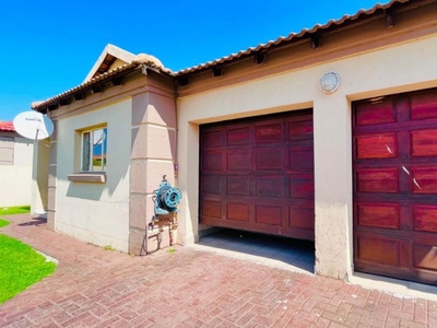 3 Bedroom townhouse - freehold to rent in Hoeveld Park, Witbank