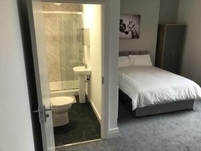 Ensuite room in seapoint to let from october - Cape Town