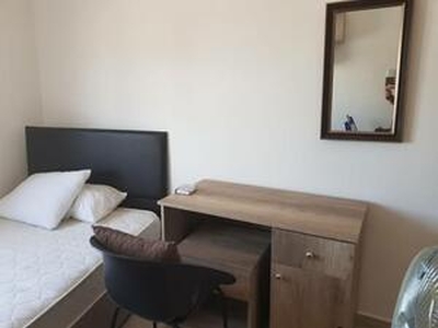 Room durban central to rent from october - Durban