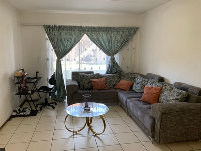 2 Bedroom Apartment For Sale in Parkrand