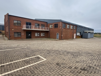 2 695m2 Free Standing warehouse TO LET