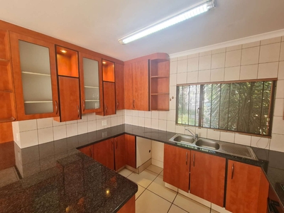 3 bed 1 Bath double Storey Freestanding House / cottage to Rent in Fontainebleau, Randburg.