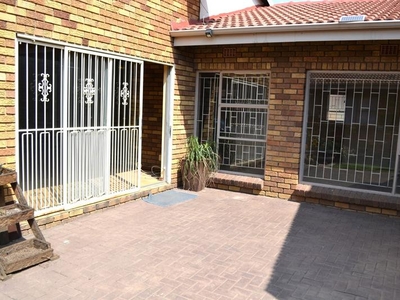 3 Bed Townhouse/Cluster For Rent Dalpark Ext 1 Brakpan