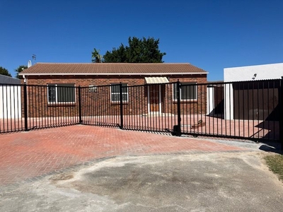 3 Bedroom House To Let in Edgemead