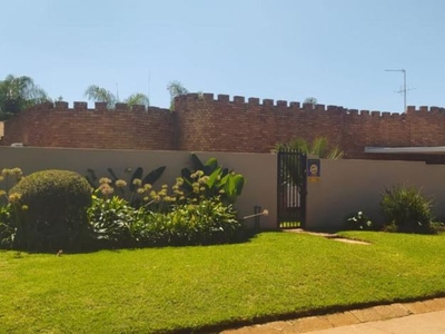 4 Bedroom townhouse - sectional for sale in Montana Park, Pretoria