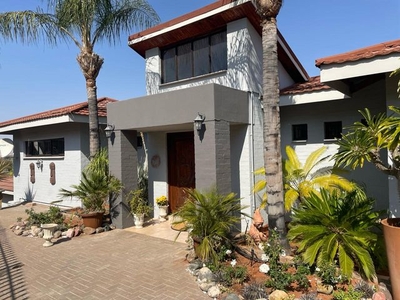 5 Bedroom Freehold For Sale in Keidebees