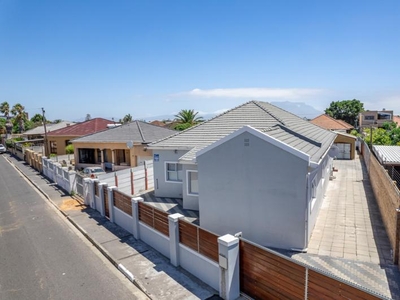 6 Bed House for Sale Glenlilly Parow
