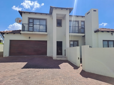 BEAUTIFUL FOUR BEDROOM HOUSE AVAILABLE IN TATCHFIELD.