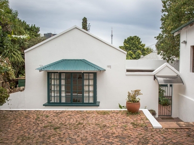 Homely, renovated large garden cottage