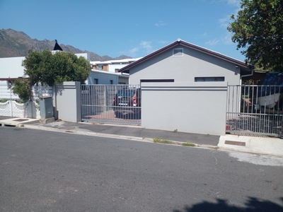 House To Rent in Gordons Bay Central