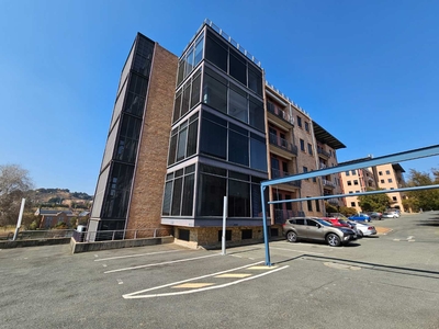 Spacious 567sqm ground floor office to let in Constantia Kloof