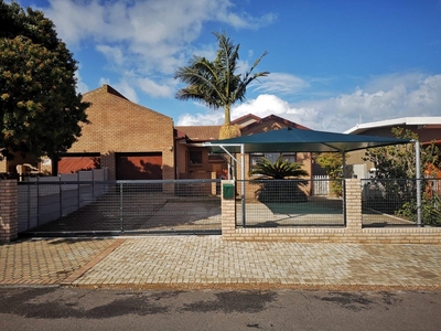 Townhouse for rent in Hartenbos
