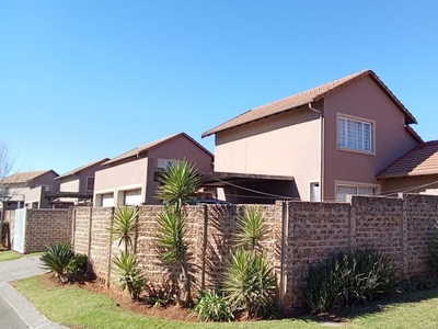 3 Bedroom duplex townhouse - freehold for sale in Kleinfontein, Benoni