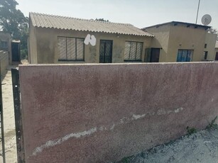 2 Bedroom House for sale in Tembisa Central