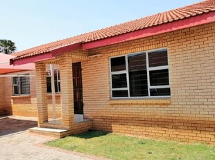 2 Bedroom townhouse - sectional for sale in Vaalpark, Sasolburg