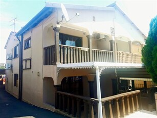 3 Bed Duplex in Forest Haven