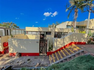 3 Bed Duplex in Paradise Valley