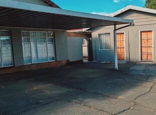 9 Bedroom house for sale in Brandwag, Bloemfontein