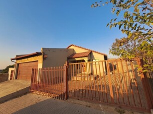 FOUR BEDROOM STAND ALONE HOUSE AVAILABLE IMMEDIATELY IN OL