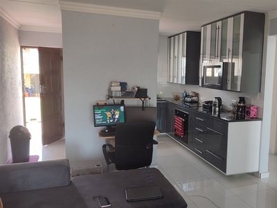 2 Bedroom Apartment Sold in Mondeor