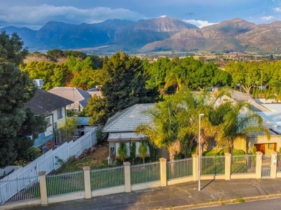4 Bedroom house for sale in Courtrai, Paarl
