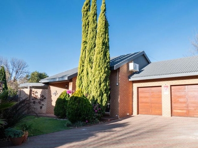 4 Bedroom house sold in Langenhovenpark, Bloemfontein