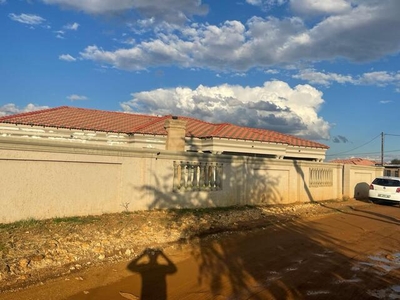 House For Sale In Dihatshwane, Mafikeng