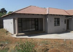 4 Bedroom House For Sale in Lenasia South