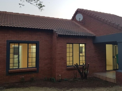 2 Bedroom townhouse - sectional to rent in Equestria, Pretoria