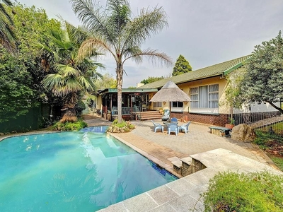 3 Bedroom House To Let in Constantia Kloof