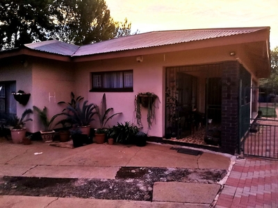 4 Bedroom House For Sale in Potchefstroom Central