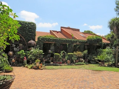 House For Sale In Country View, Benoni