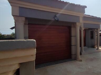 House For Sale In Emjindini, Barberton