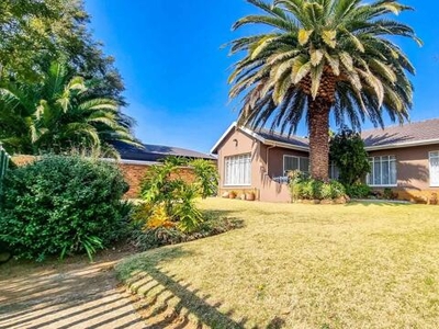 House For Sale In Farrarmere, Benoni