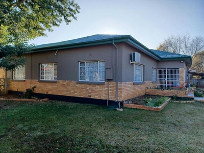 House For Sale In Jan Kempdorp, Northern Cape