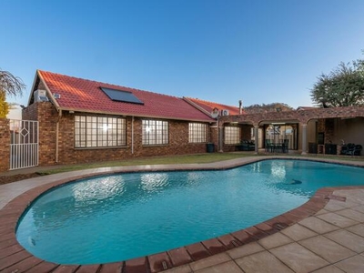 House For Sale In Suideroord, Johannesburg
