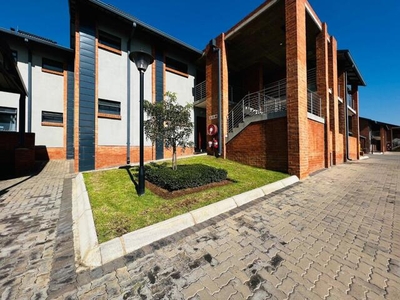 Townhouse For Rent In Six Fountains, Pretoria