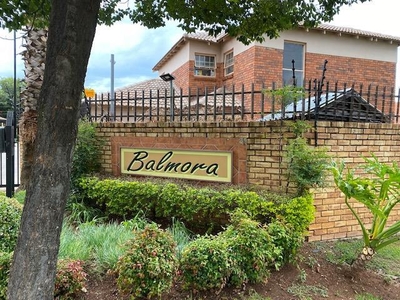 Townhouse For Rent In Willowbrook, Roodepoort