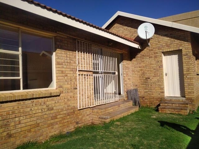 Townhouse For Sale In Fleurdal, Bloemfontein
