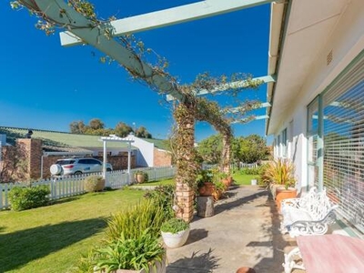 Townhouse For Sale In Napier, Western Cape